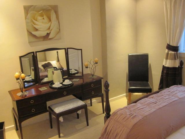 Three Bridges Bed & Breakfast โรไซท์ ภายนอก รูปภาพ