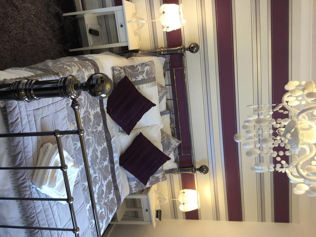 Three Bridges Bed & Breakfast โรไซท์ ภายนอก รูปภาพ